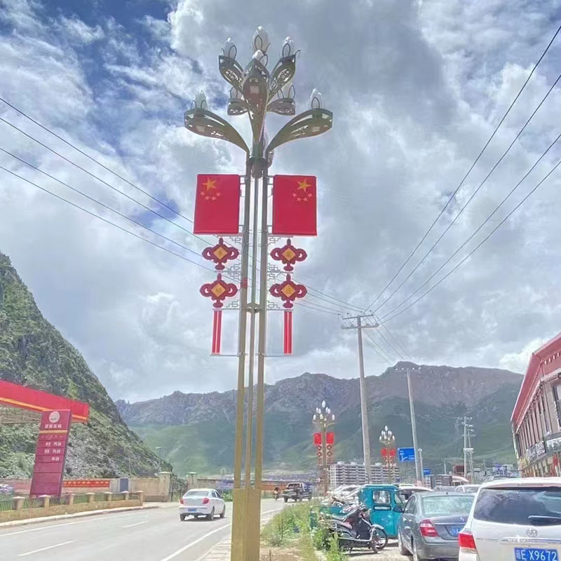 吐鲁番抱箍太阳能路灯生产厂家