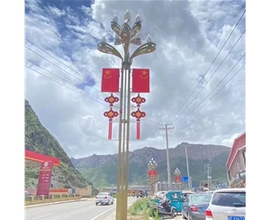 吐鲁番抱箍太阳能路灯生产厂家